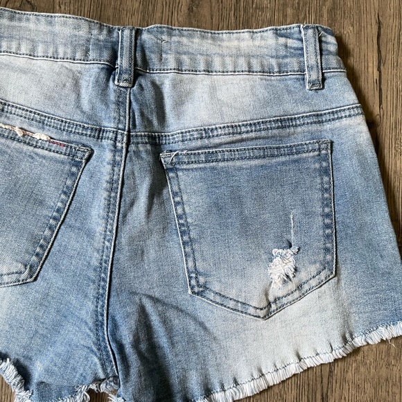 Angel Kiss Mid Rise Distressed Denim Shorts with Pearls, Size 1 - Picture 7 of 8
